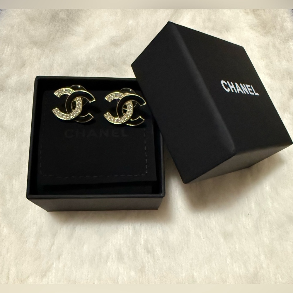 Elegant Black Enamel Gold-tone Crystal CC Style Stud Earrings